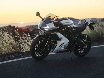 2026 CFMOTO 675SS — front three-quarter view