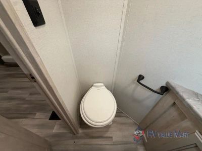 2024 Forest River RV Sandpiper Luxury — photo 26 view