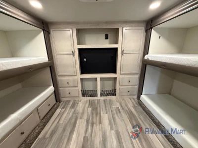2024 Forest River RV Sandpiper Luxury — photo 22 view