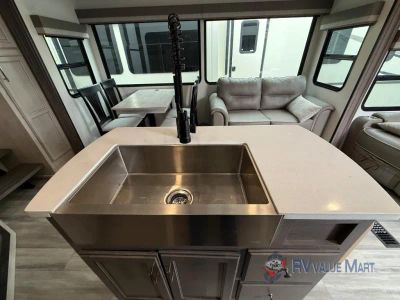 2024 Forest River RV Sandpiper Luxury — photo 21 view