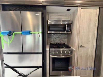 2024 Forest River RV Sandpiper Luxury — photo 18 view