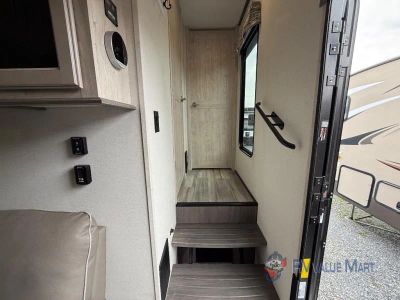 2024 Forest River RV Sandpiper Luxury — photo 27 view
