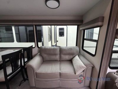 2024 Forest River RV Sandpiper Luxury — photo 15 view