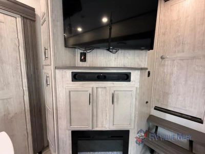 2024 Forest River RV Sandpiper Luxury — photo 17 view