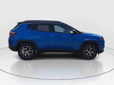 2024 Jeep Compass — photo 8 view