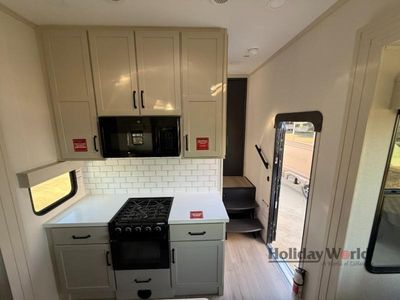 2026 Grand Design Momentum G-Class — photo 10 view