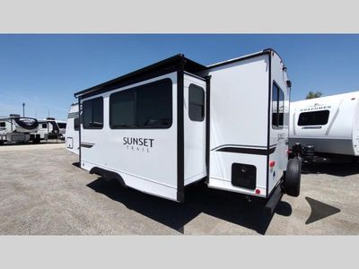 2025 CrossRoads RV Sunset Trail — photo 9 view