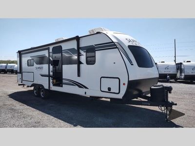 2025 CrossRoads RV Sunset Trail — front three-quarter view