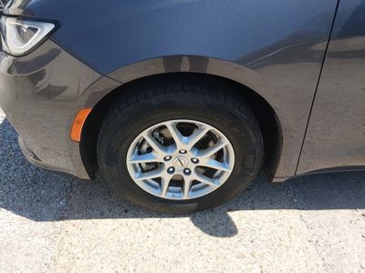 2023 Chrysler Pacifica — photo 10 view