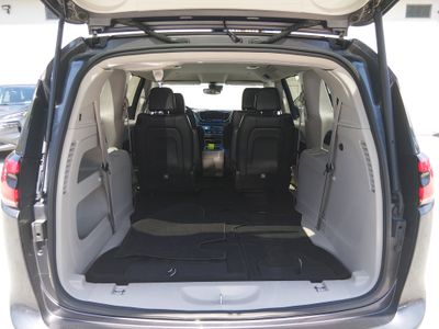 2023 Chrysler Pacifica — photo 11 view