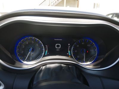 2023 Chrysler Pacifica — photo 14 view