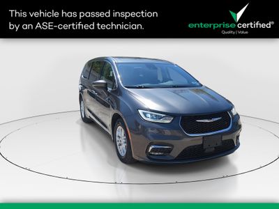 2023 Chrysler Pacifica Touring L FWD — front three-quarter view