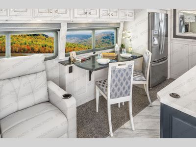 2022 Fleetwood RV Discovery LXE — detail view