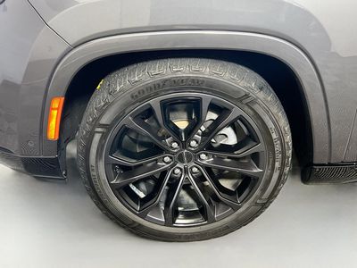 2024 Jeep Grand Wagoneer L — photo 11 view