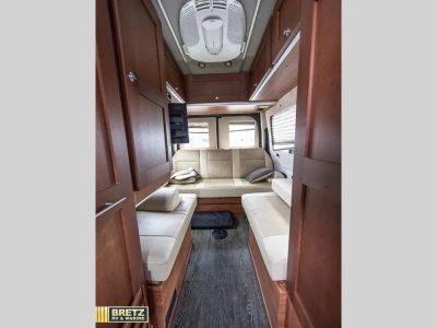 2017 Roadtrek Adventurer — photo 9 view
