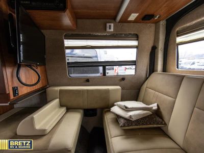 2017 Roadtrek Adventurer — photo 19 view