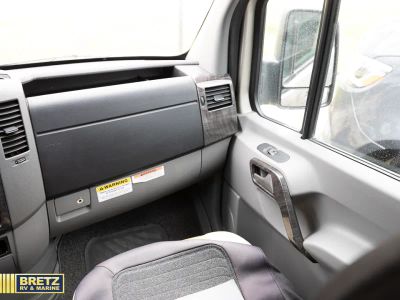 2017 Roadtrek Adventurer — photo 13 view