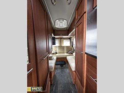 2017 Roadtrek Adventurer — photo 10 view