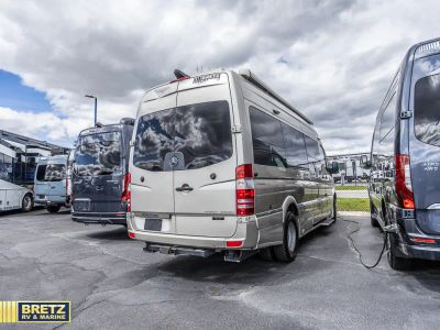 2017 Roadtrek Adventurer — photo 7 view