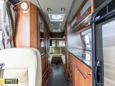 2017 Roadtrek Adventurer — photo 12 view