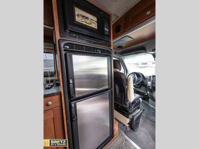 2017 Roadtrek Adventurer — photo 16 view