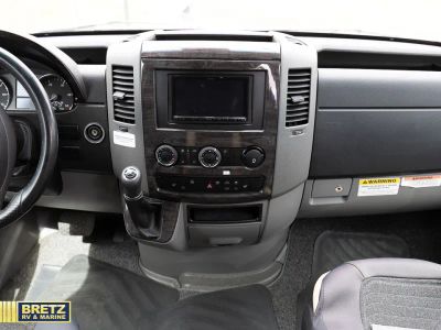 2017 Roadtrek Adventurer — photo 14 view