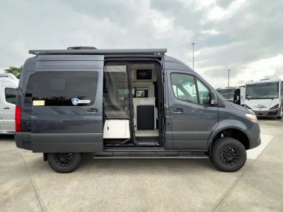 2027 Thor Motor Coach SANCTUARY — photo 21 view
