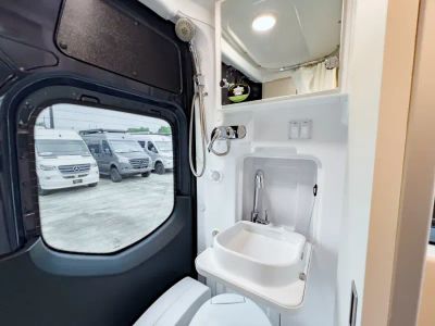 2027 Thor Motor Coach SANCTUARY — photo 16 view