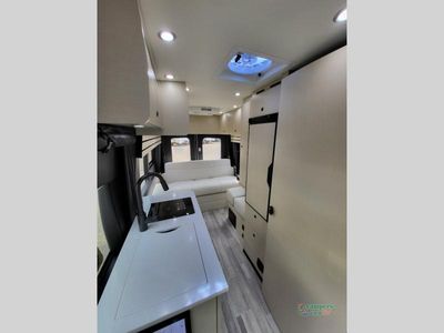 2025 Pleasure-Way Ontour — photo 44 view