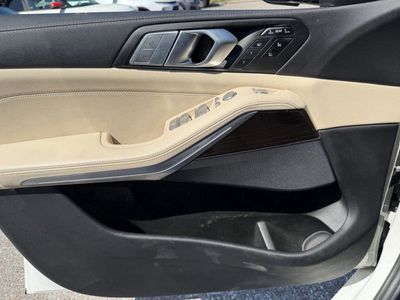 2021 BMW X7 — photo 27 view