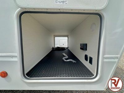2026 Cherokee Alpha Wolf 26DBH — photo 8 view
