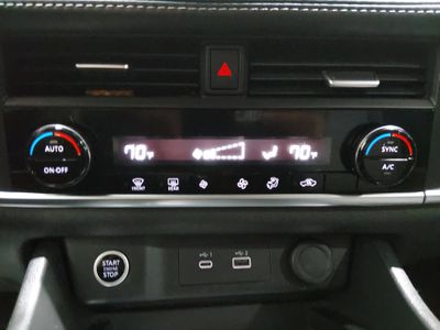 2023 Nissan Rogue — photo 18 view