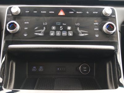 2025 Genesis GV80 — photo 18 view