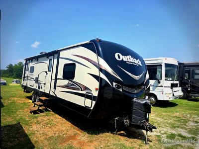 2016 Keystone Outback — front three-quarter view