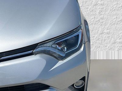 2018 Toyota RAV4 — photo 9 view