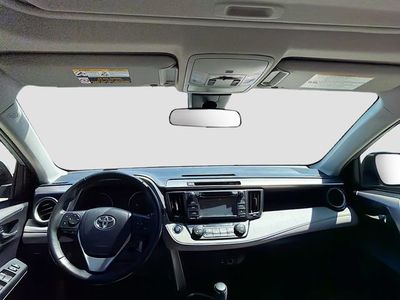 2018 Toyota RAV4 — photo 16 view