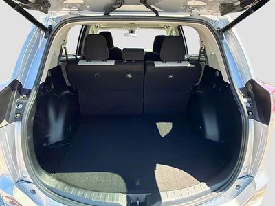 2018 Toyota RAV4 — photo 12 view