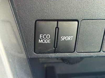 2018 Toyota RAV4 — photo 29 view