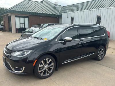 2017 Chrysler Pacifica — interior view