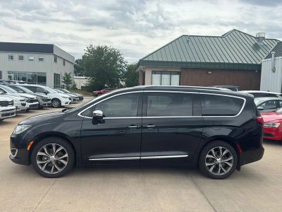 2017 Chrysler Pacifica — detail view