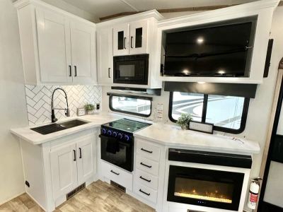 2023 Keystone Rv Arcadia 293SLRD — interior view