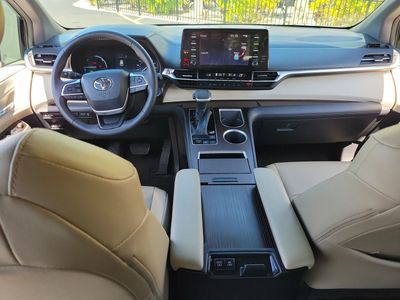 2021 Toyota Sienna — photo 13 view