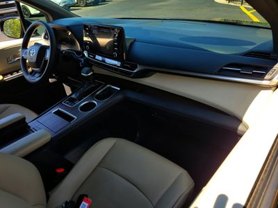 2021 Toyota Sienna — photo 11 view