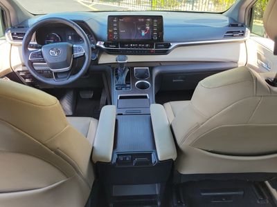 2021 Toyota Sienna — photo 12 view