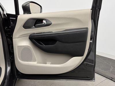 2022 Chrysler Pacifica - Photo 32