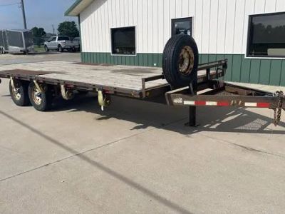 2015 PJ Trailers 8.5'x20' 10k / BP / Deckover Trailer — front three-quarter view