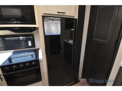 2026 Forest River RV Cherokee Arctic Wolf — photo 7 view