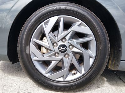 2024 Hyundai Elantra — photo 10 view
