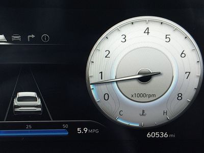 2024 Hyundai Elantra — photo 14 view