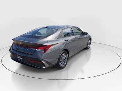2024 Hyundai Elantra — photo 7 view